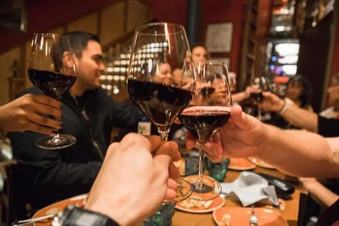 Degustaciones y recorridos entre la viña